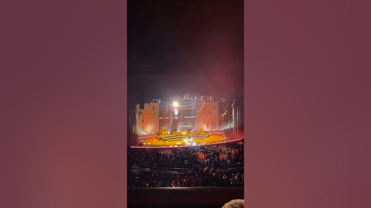 Kelly Clarkson BAKKT THEATER Las Vegas Behind These Hazel Eyes 8.18.23