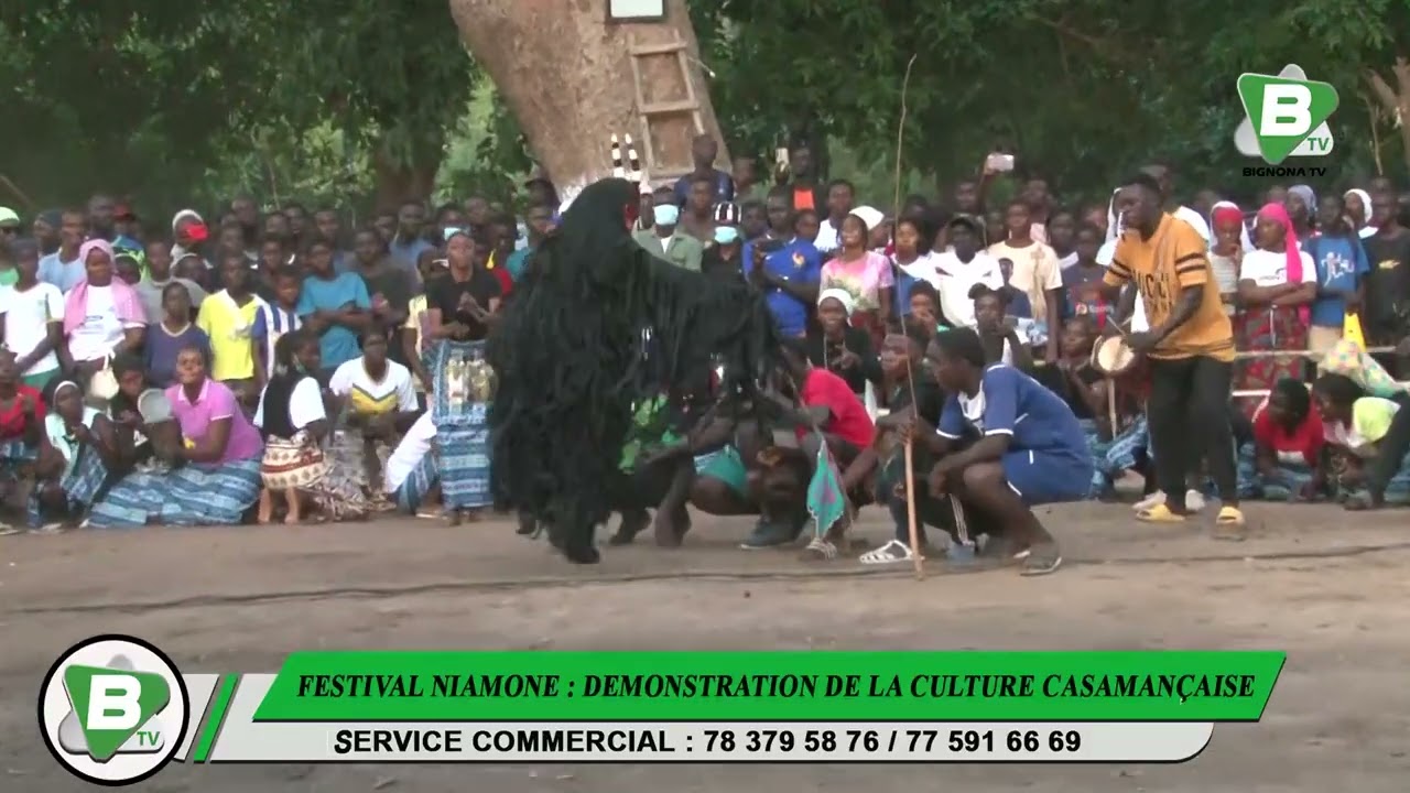 Festival Niamone : la demonstration de la culture casamançaise ( danse des masques)