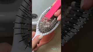 طريقة تنظيف فرش الشعر