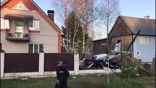 Самолет упал во двор дома в Коми