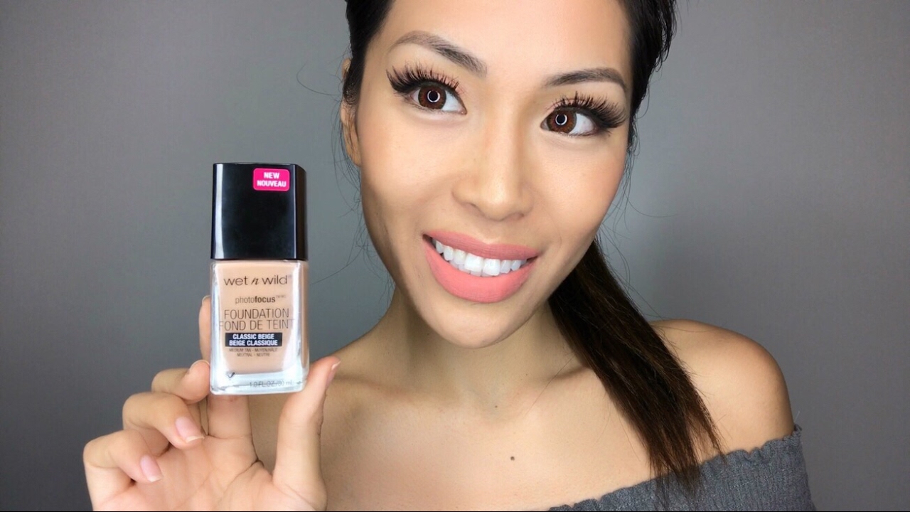 Wet n Wild Photofocus Foundation in CLASSIC BEIGE - YouTube