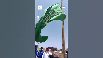السفير السعودي لدى السودان يرفع علم بلاده داخل مقر السفارة في الخرطوم للمرة الأولى منذ اندلاع الحرب 