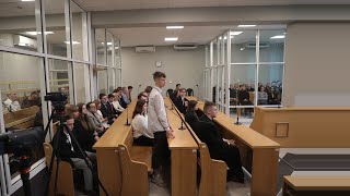 Symulowana rozprawa karna w Sądzie Okręgowym w Ostrołęce w wykonaniu uczniów II SLO