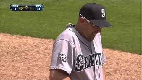 2011/04/06 Two runs score on error