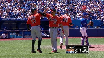 BAL@TOR: Davis ties the game at 3 with a two-run shot