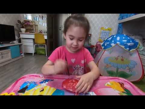 Алиса открывает новый розовый слайм - YouTube