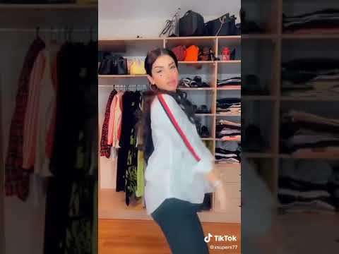 وداد السلطانه ترقص وتدخل في بث مع سعود القحطاني وتعترف بحبه