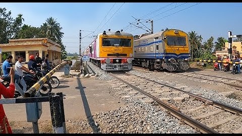 CROSSING : Howrah-Katwa Emu Local & Maintenance Car Furious Crossing At Railgate