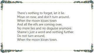 Video thumbnail of "Fool's Garden - When the Moon Kisses Town Lyrics"