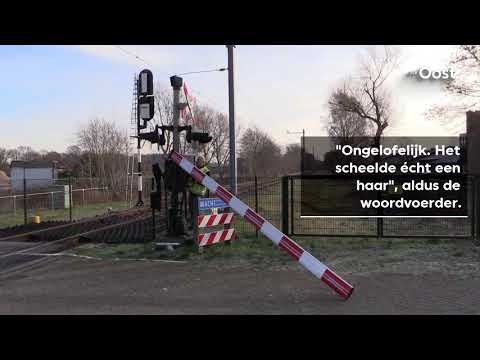 Trein botst bijna tegen vrachtwagen in Raalte: 