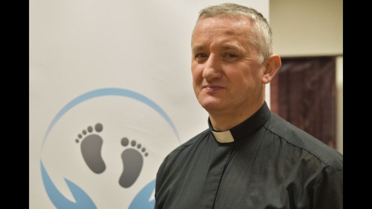 ks  Tomasz Kancelarczyk Fundacja Małych Stópek