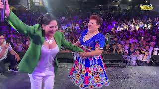 Video thumbnail of "Sonia Morales y flor Pileña  ASI BRINDARON UNA BOTELLA ( ALGO NO VISTO  ) SALUD"