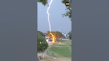 आकाशातून पडणाऱ्या विजेत किती करंट असतो...#shorts