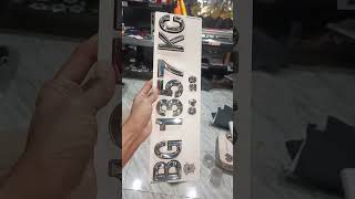 Plat nomor kendaraan mobil timbul chrome