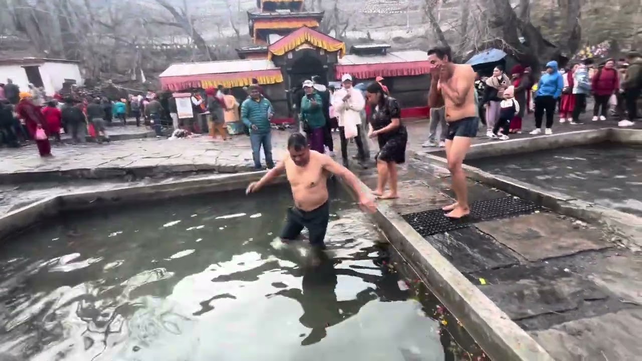 मुक्तिनाथ का १०८ धारा र कुन्डमा स्नान गर्दै 🙏😂#nepal #muktinathtemple