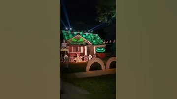 These halloween decorations are nest level 😳 @BostickFamilyLightShow