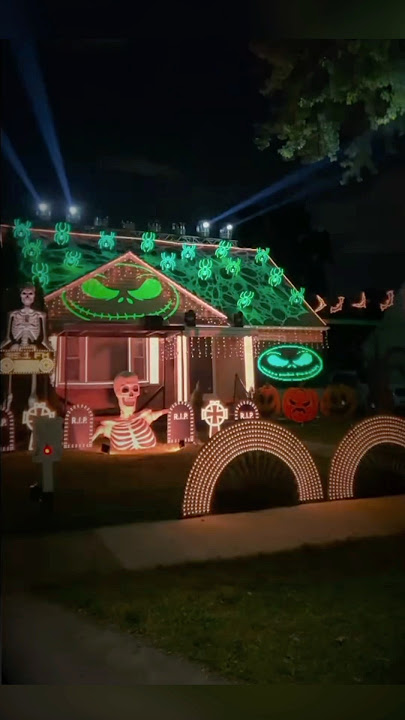 These halloween decorations are nest level 😳 @BostickFamilyLightShow