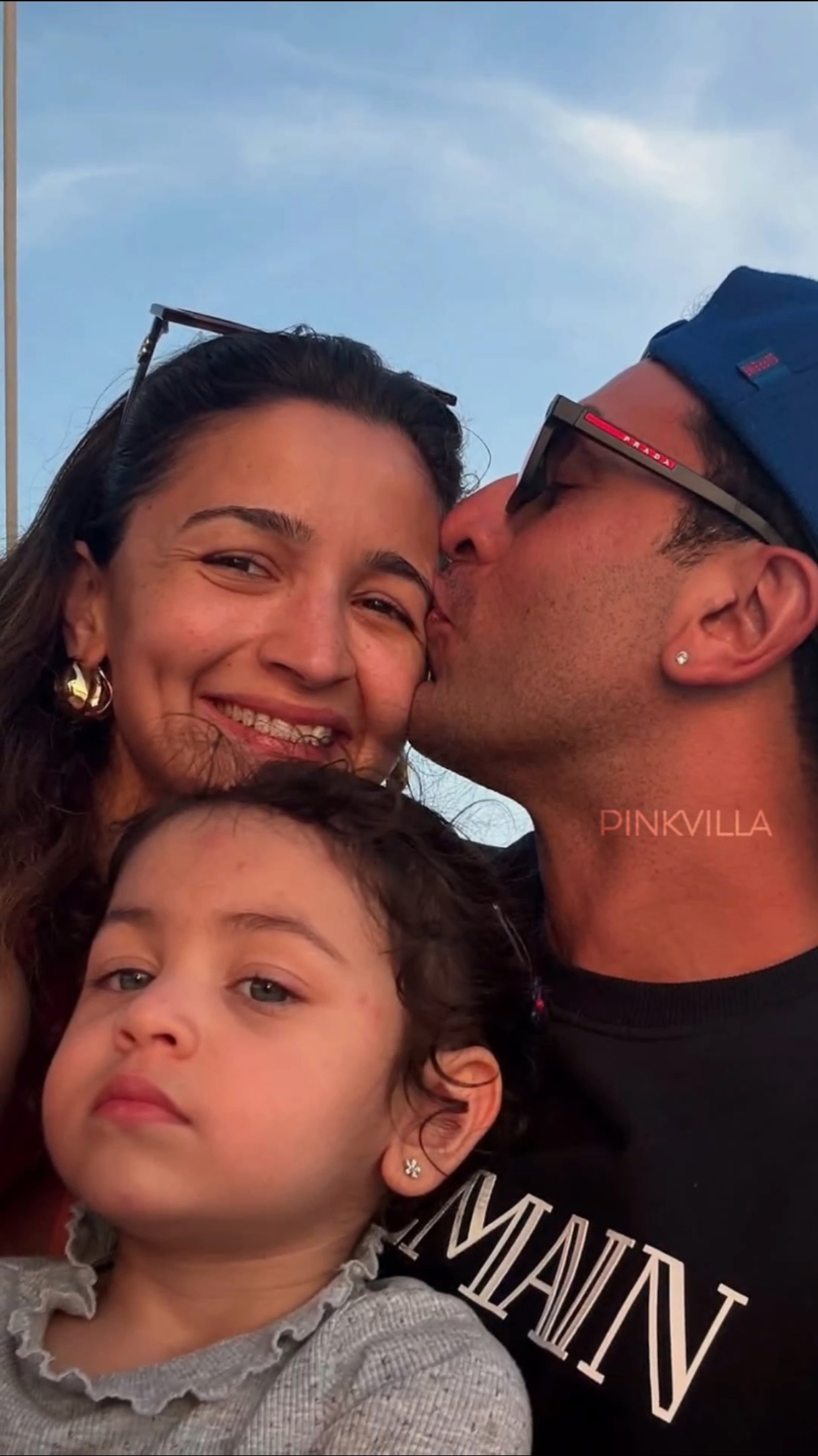 Ranbir Kapoor KISSES Alia Bhatt As BABY Raha Gives A Side-Eye To Them ? | #shorts #baby #bollywood