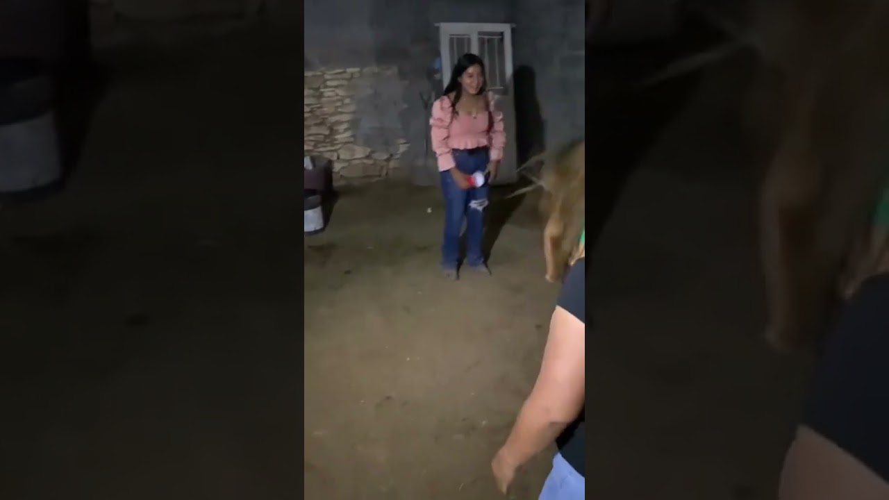MUJER BORRACHA CAÍSTE JAJAJA 😅