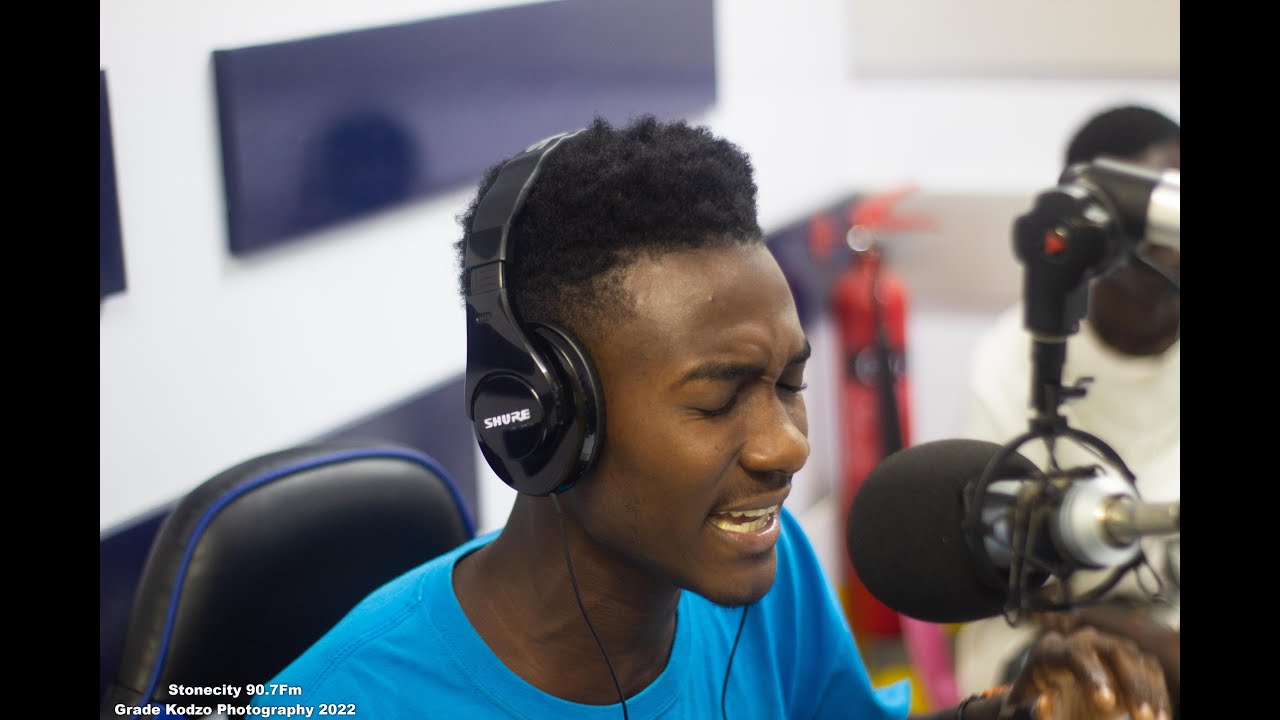 Saviva PHOENIX (LYRICS VIDEO)