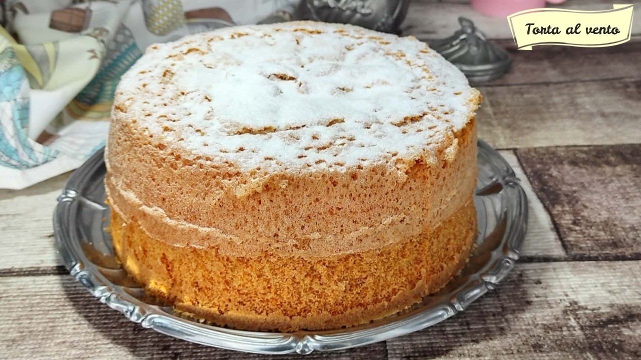 Torta al vento soffice come una nuvola si scioglie in bocca