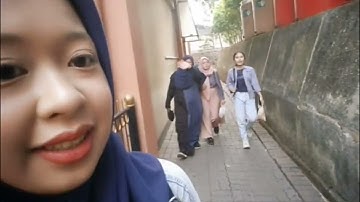 UTS. Aplikasi Kewirausahaan. Vlog review Makanan dan Minuman di sekitar kampus UNINDRA. Kelas R6i.