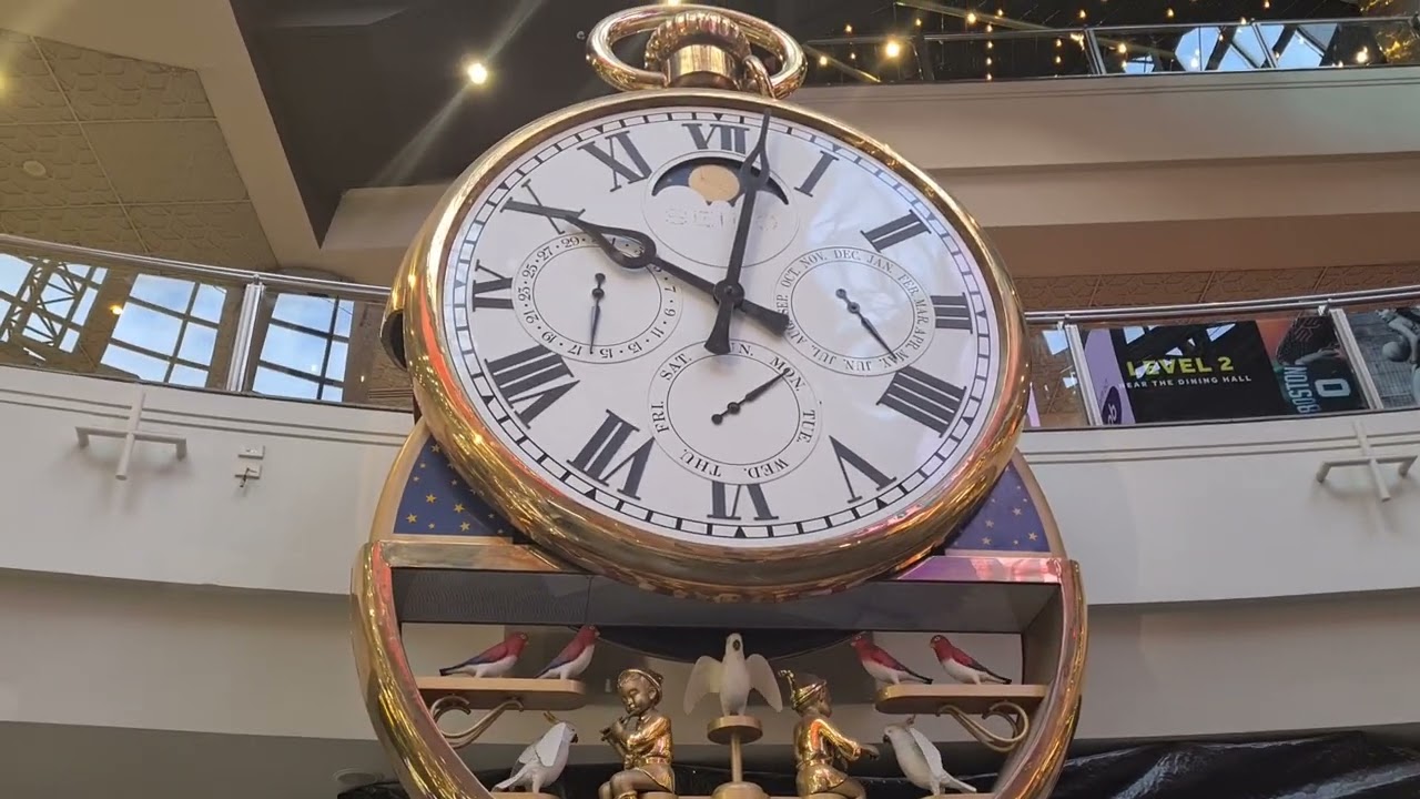 Ay sus akala ko may concert yon pala wall clock