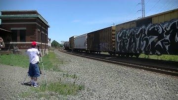 Fast moving CSX train passes through Bound Brook