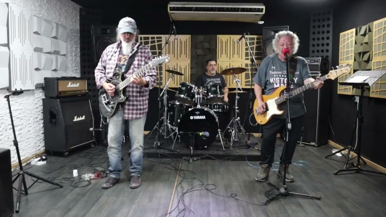 05   Año Luz en El Salmón   Largo es el camino