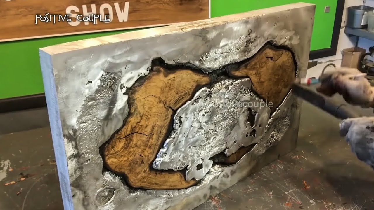 Pouring Molten Aluminum in Oak! Epic Table of Wood ...