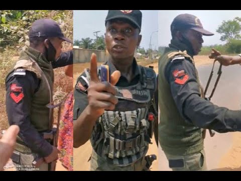 Motorist Confronts Nigerian Police Officer Who Planted Marijuana "Igbo" In His Car To Frame Him Up