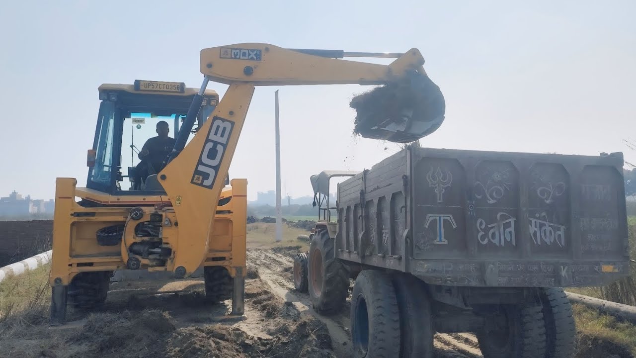 JCB Loading Gravel in Tractor - JCB Working Video