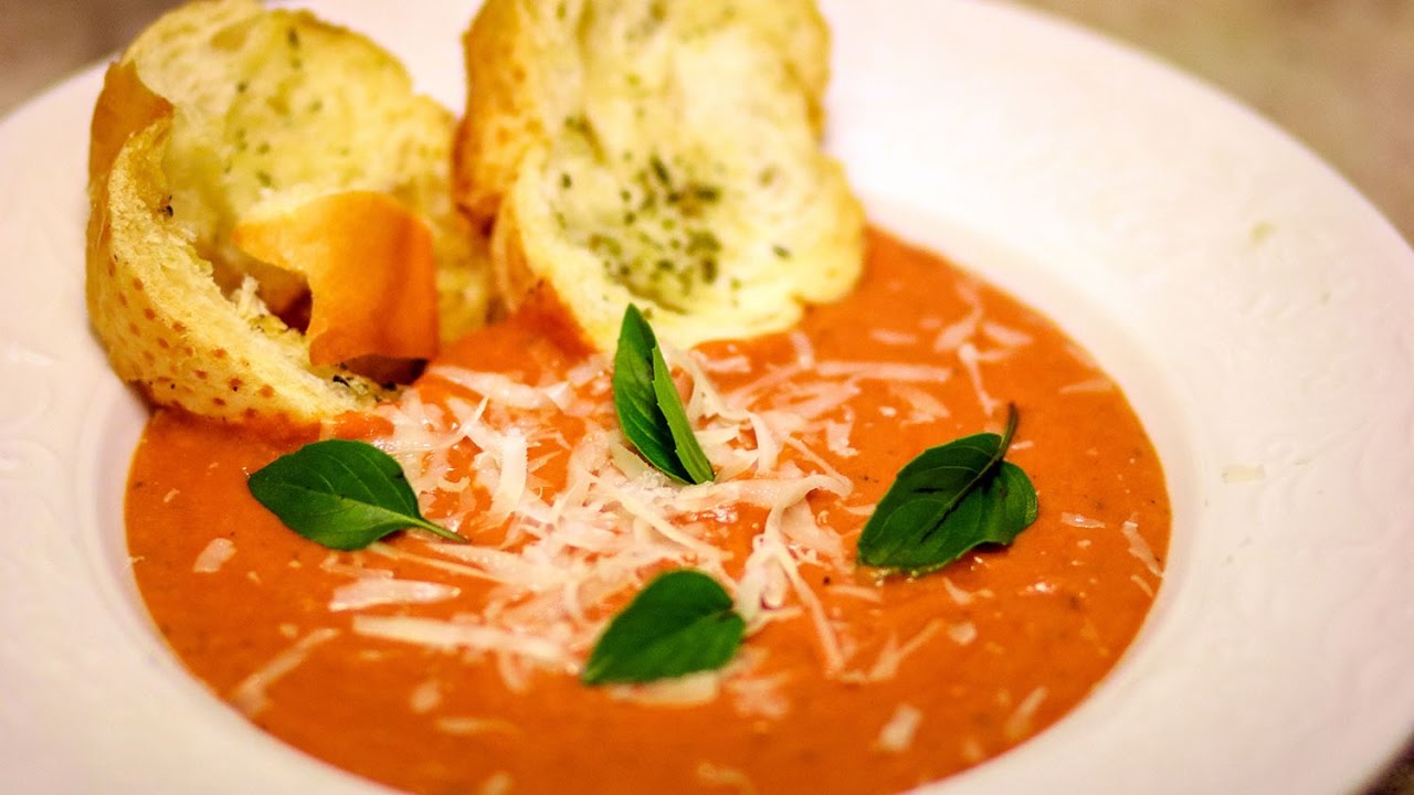 Sopa de tomate cremosa com torradinha | Desventuras Gastrônomicas