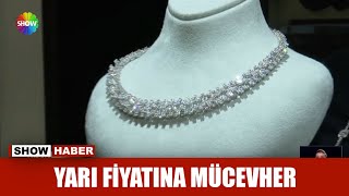 Yarı fiyatına mücevher Resimi