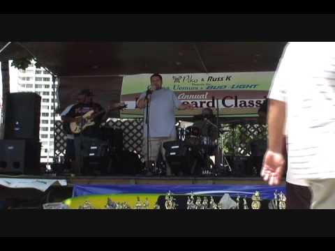 An Den performing "Dream Girl" on Waikiki Beach for China Uemura's 25th Annual Longboard Classic