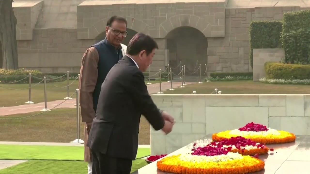 Japanese foreign minister pays tributes to India’s independence hero