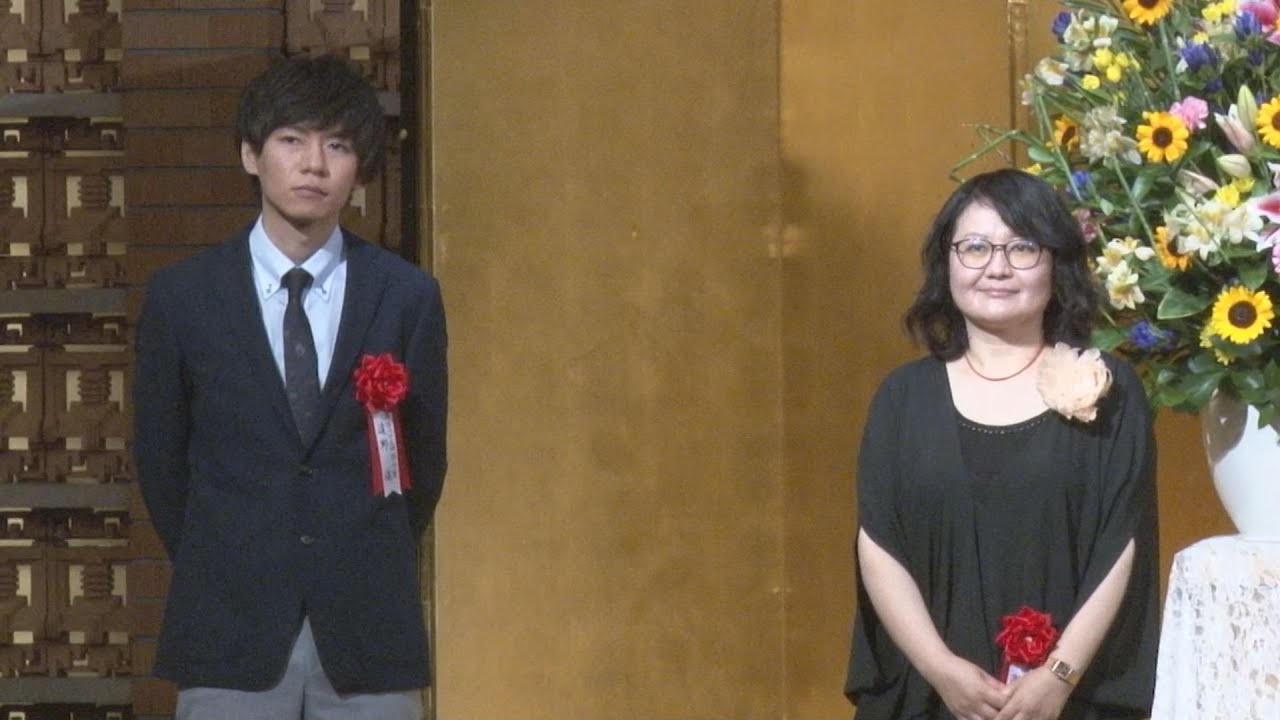 「自分の物差し信じる」  芥川、直木賞の贈呈式