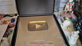 Unboxing Youtube Gold Button - Medical Arts 