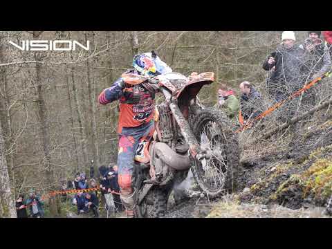 valleys-extreme-enduro-jonny-walker-and-paul-bolton-work-together-to-clear-the-big-hill