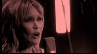 Agnetha (ABBA) - Sometimes When I'm Dreaming (Coloured version) (Swedish TV) - ((STEREO))