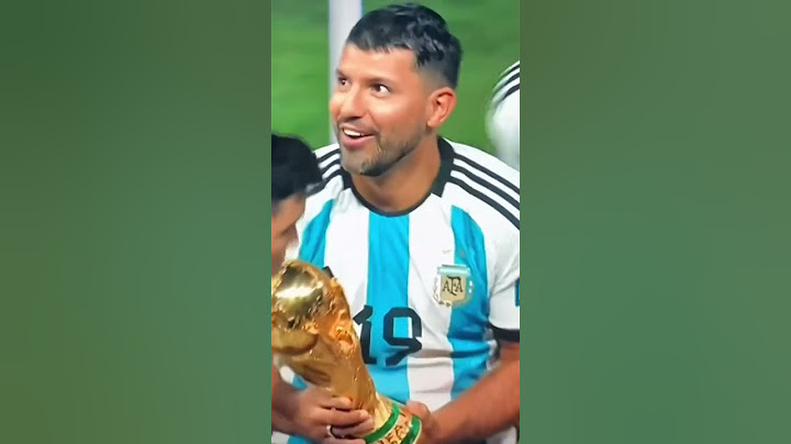 Bonito gesto de Argentina dejando al Kun Agüero levantar la copa del mundo #mundial #worldcup #kun