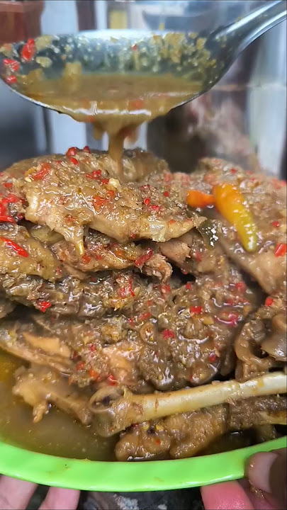Dimasakin ayam betutu khas negaroa sama istri @LiaListia 🤤👍 (part 1)