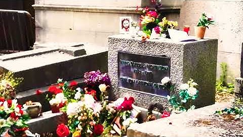 The Lizard King : Père Lachaise Tomb of Jim Morrison