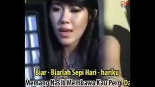 VIA VALLEN : HITAM PUTIH FOTOMU