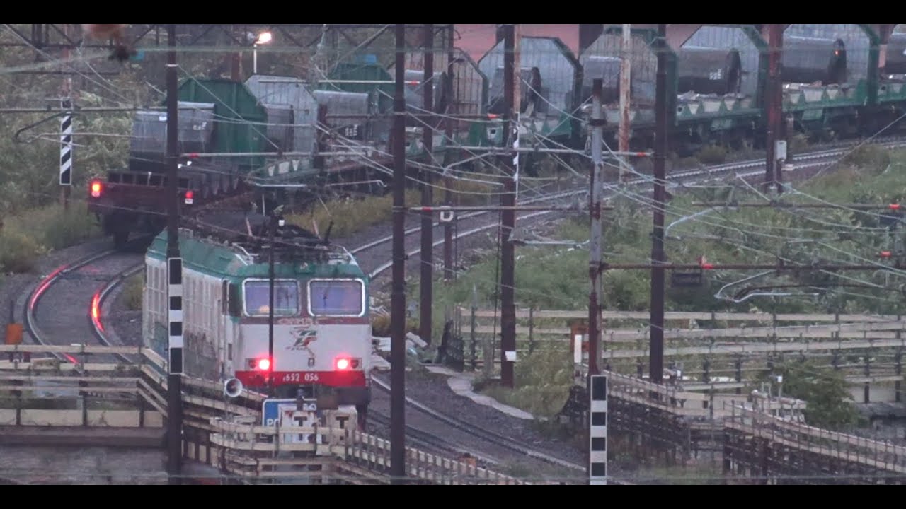 E652 056 soccorre una E494 in difficoltà