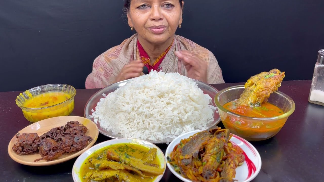 BIGBITES, EATING RICE WITH TANGRA CHORCHORI, DAL, KURMURE BORA, AMUDE SORSHE, PABDAR JHAL।।