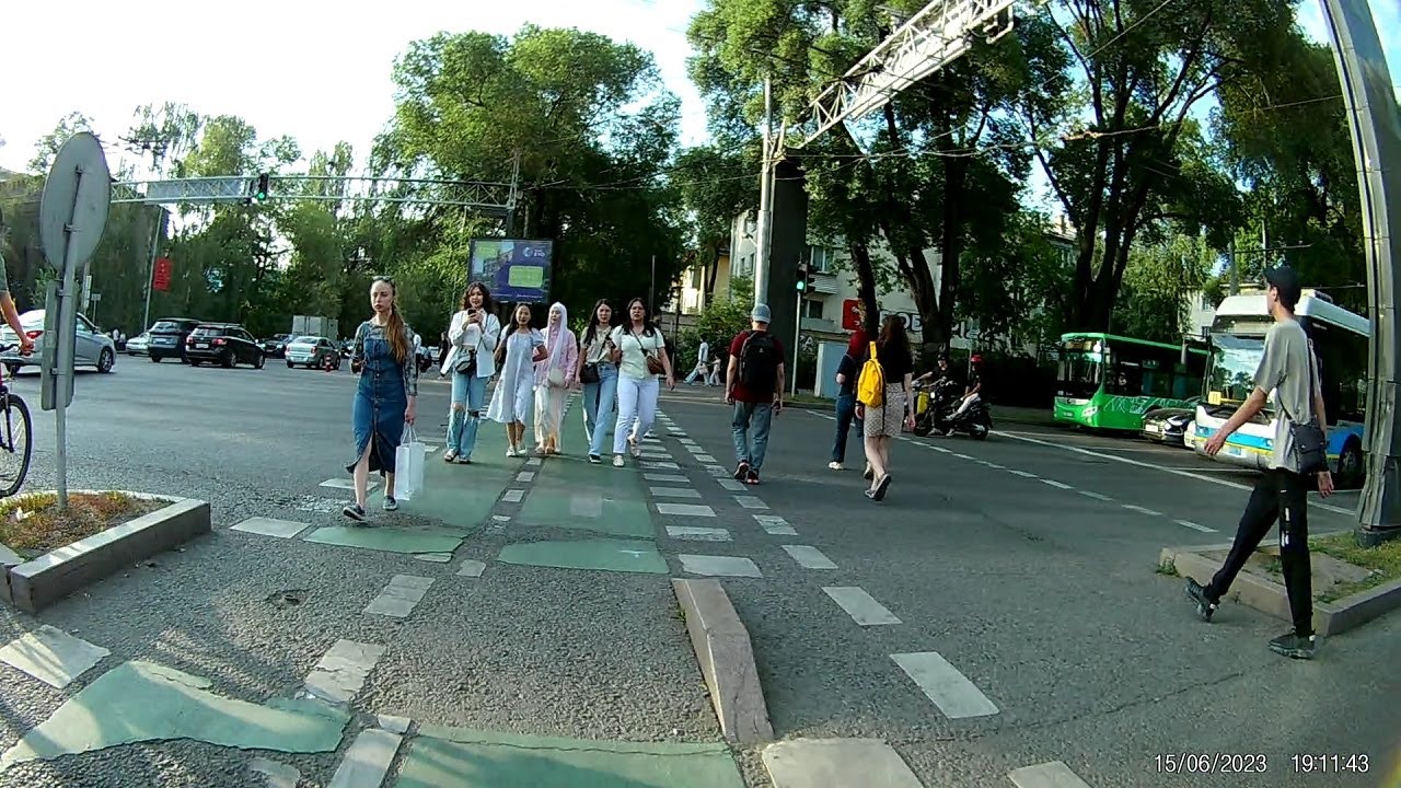 Вело ситуации на дорогах Алматы 5. - YouTube