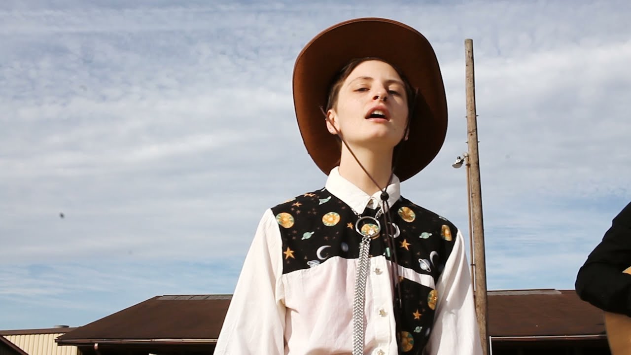 Obejrzyj Friendly Fire - Mothpuppy Official Video w YouTube Obejrzyj Friendly Fire - Mothpuppy Official Video w YouTube