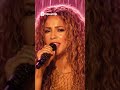 Cantante Cautiva  ¡Lluvia, Luces y una Voz Que Rompe la Noche!#shorts #shakira #latinpop