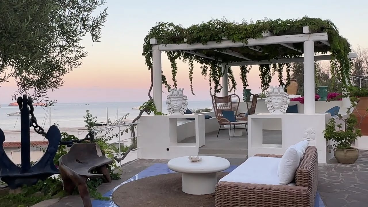 Панарея: самый экстравагантный отдых на острове в Италии